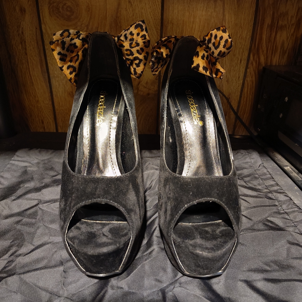 ShoeDazzle Black Heels with Leopard Bow
